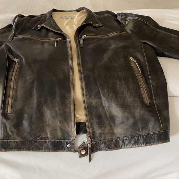 Distressed leather jacket with 2 zippered pockets and sleeves-perfect condition! - Picture 3 of 5